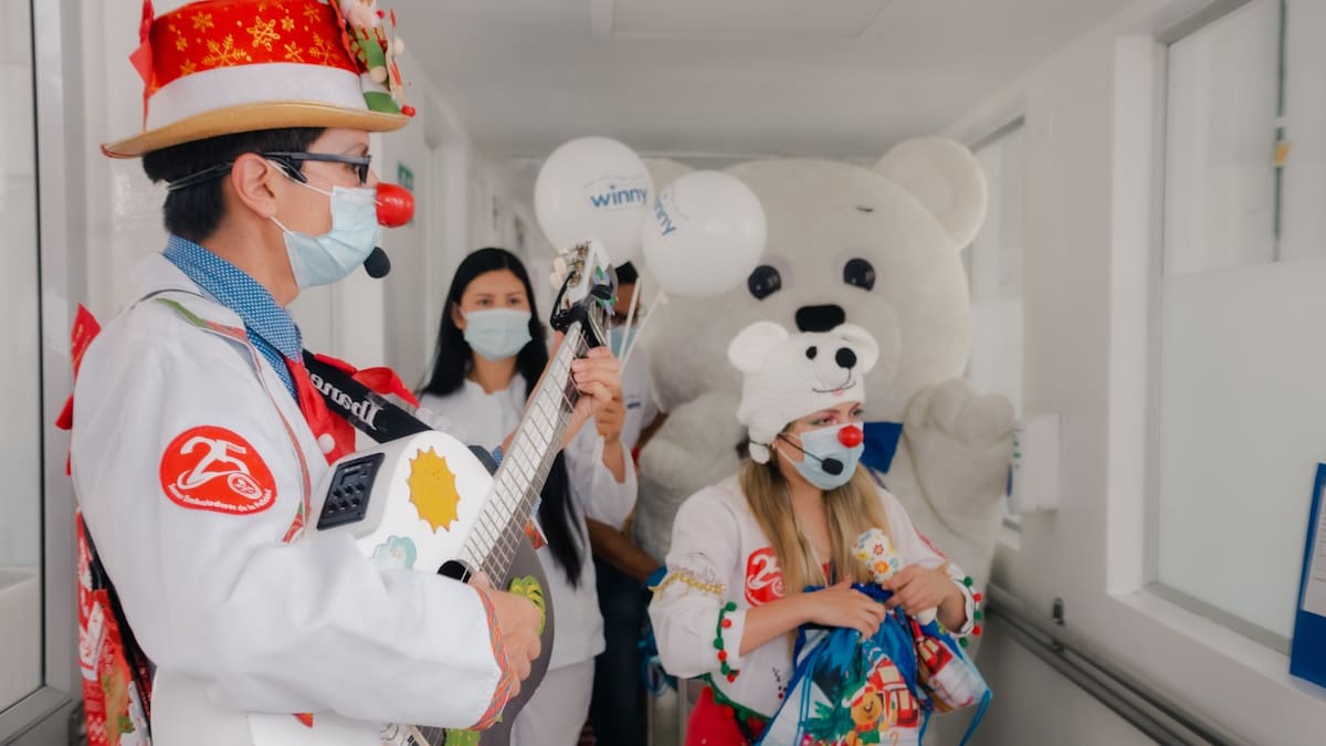 Con sonrisas TQ y la Fundación Dra. Clown acompañan a niños hospitalizados y ahora a adultos mayores