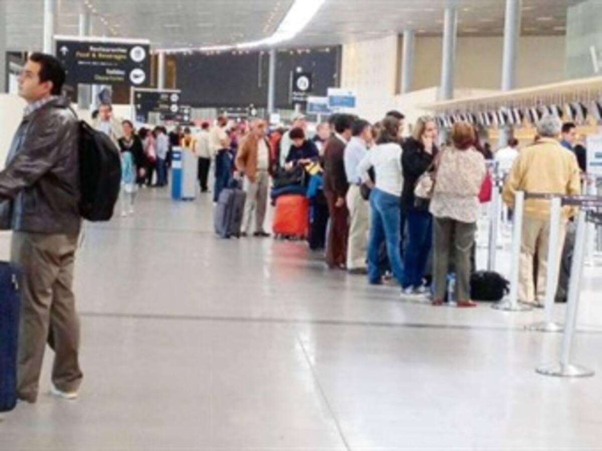 Policía identifica a pareja que habría robado a periodistas de la FIFA