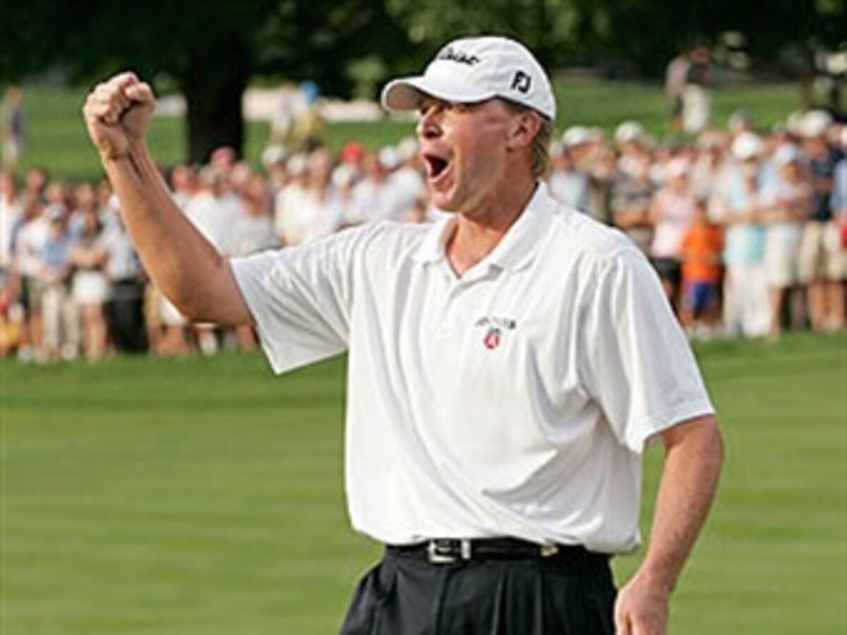 Steve Stricker ganó el Deutsche Bank de Golf. Camilo Villegas terminó par