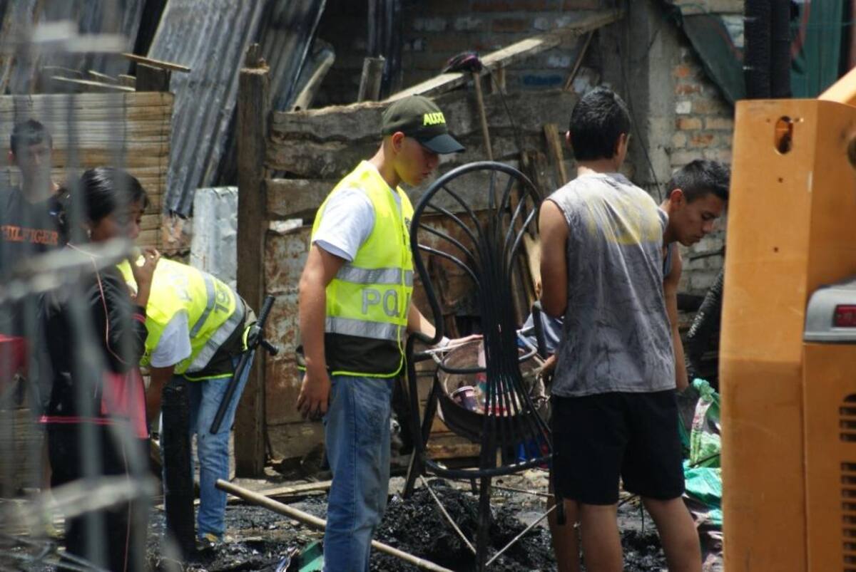 Luego de un gran incendio un barrio de invasión en Popayán quedo en cenizas.