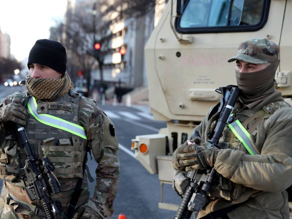 Nuevas alertas de seguridad en aeropuertos y vuelos por tensión en EE.UU.