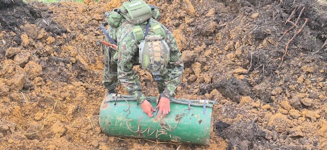 En la vereda El Sinaí, municipio de Inzá, las tropas inutilizaron dos cilindros bomba abandonados, al parecer, por la estructura Dagoberto Ramos. Crédito: Ejército Nacional.