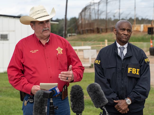 Texas despliega 200 uniformados para buscar el asesino de 5 miembros de una familia
