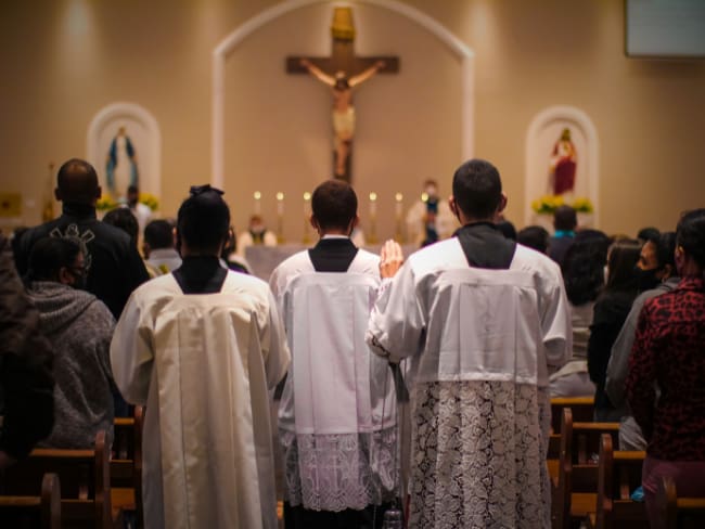 Oración poderosa Viernes Santo y MISA Iglesia Católica: Pida perdón, ayuda y protección a Dios // Caracol Radio