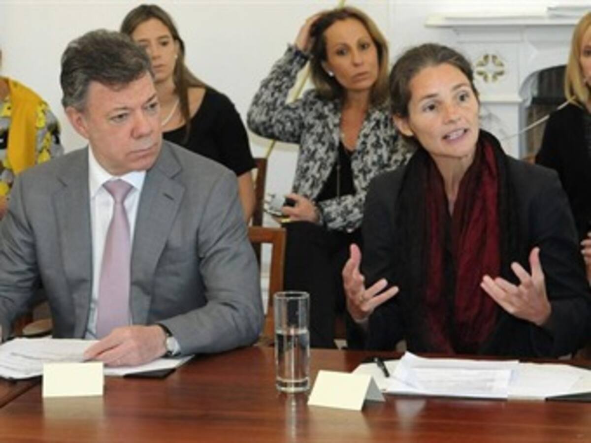 No quise molestar al Gobierno venezolano con reunión con Capriles: Santos