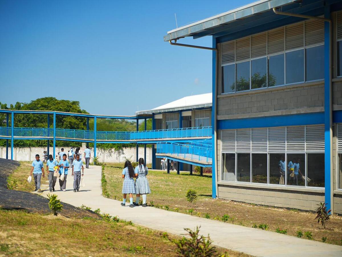 Bolívar arrancará el 2026 con la entrega de dos nuevos megacolegios: Yamil Arana