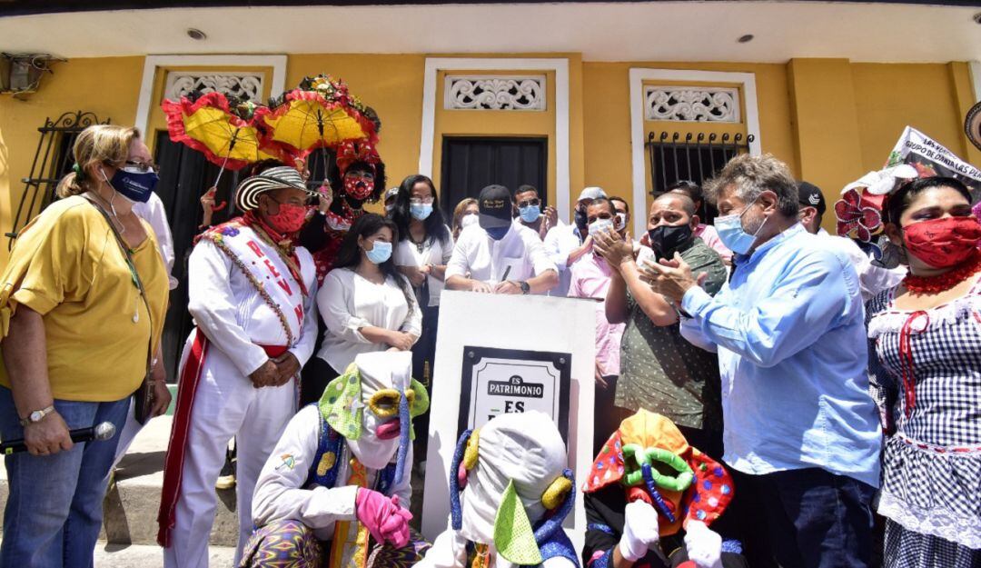 Firma del acta para la designación de Barrio Abajo