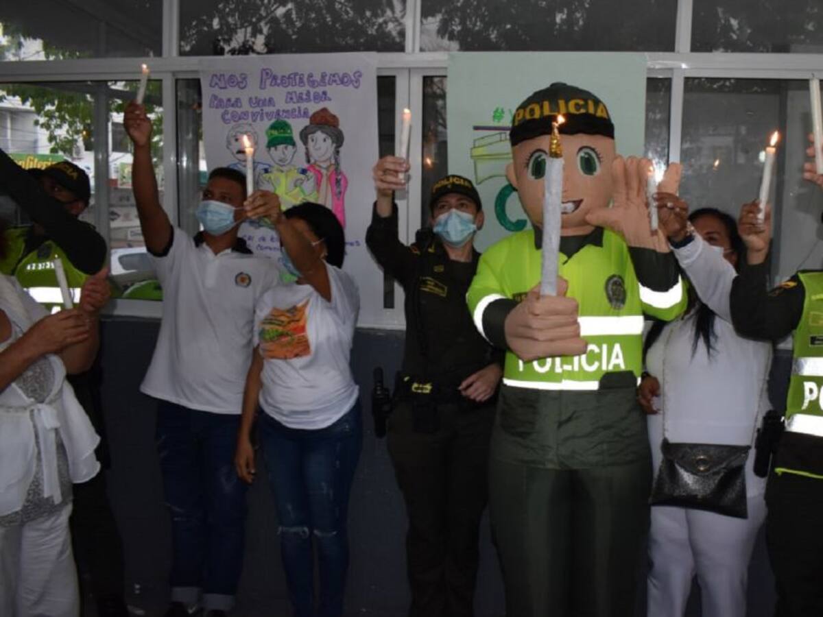 Comunidad realizó velatón en apoyo a la Policía en Cartagena