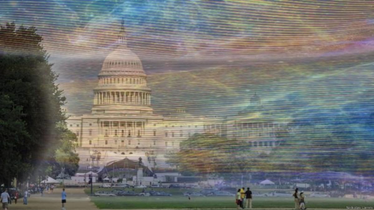 Siento que muchos de nosotros damos por sentadas ciertas facetas de la tecnología y la utilizamos sin apreciar la ciencia que hace que funcione", concluye Lamm. Como se ve en esta imagen, en Washington hay routers instalados en árboles, edificios, postes de luz y otras estructuras. Un router típico al aire libre puede proyectar su señal de 500 metros o más de su ubicación.Foto: BBC Mundo