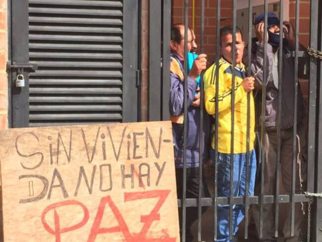 Personas desplazadas se toman predio en Bogotá