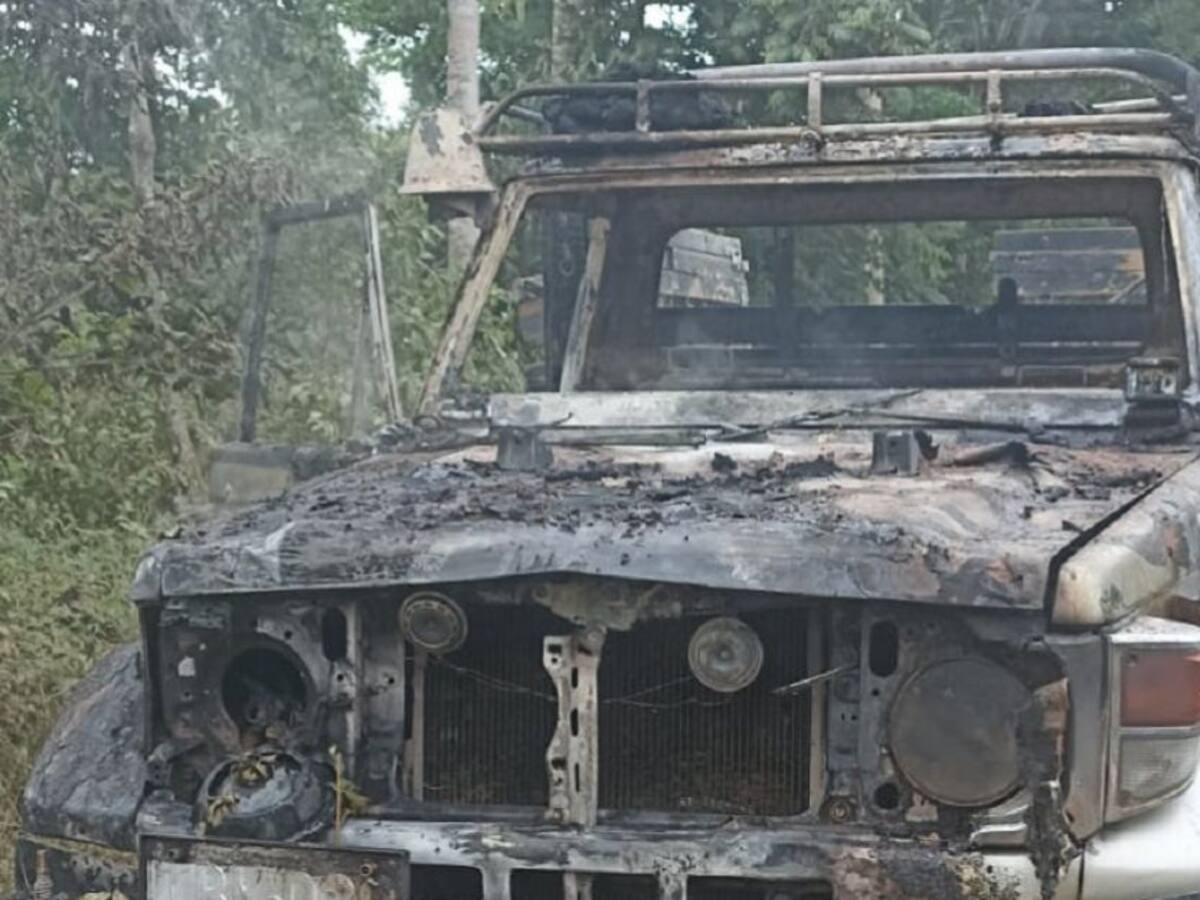 Paro armado en Bolívar: un muerto, un herido y 15 vehículos quemados