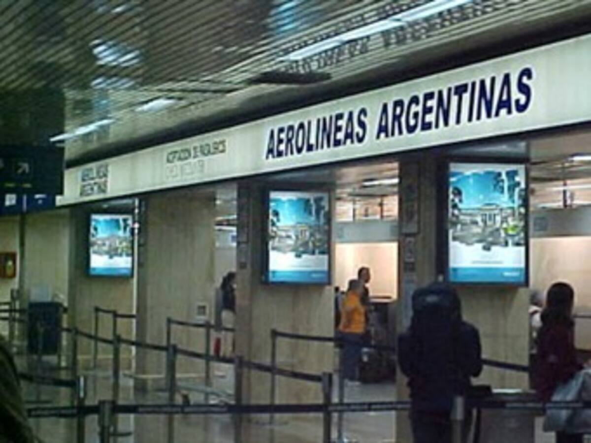 Más de 24 horas llevan suspendidos los vuelos internacionales de Aerolíneas Argentinas por huelga sindical