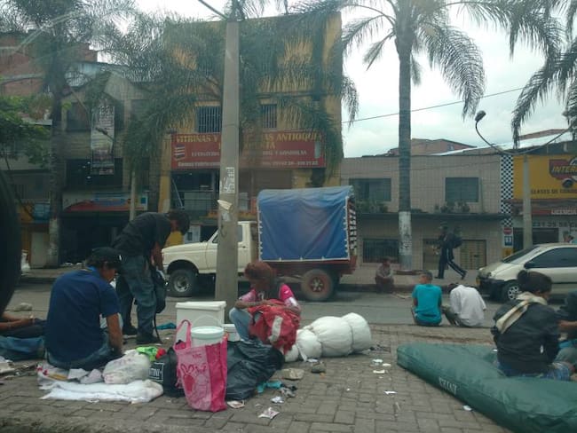 Comerciantes de la glorieta Minorista de Medellín, se quejan por operativos contra habitantes de calle