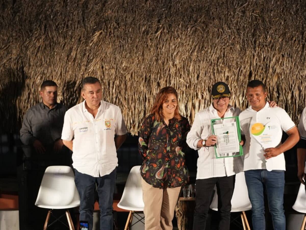 Petro entregó 780 hectáreas de tierra a campesinos víctimas del conflicto en El Salado