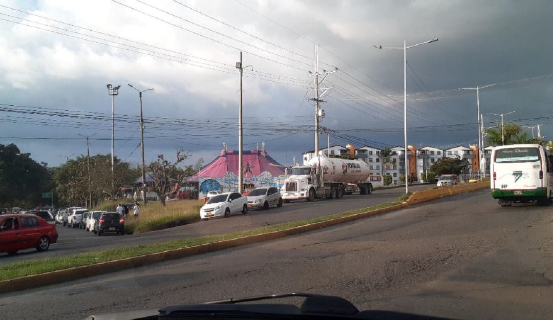 Al fondo la carpa del circo que completó un año varado en Armenia