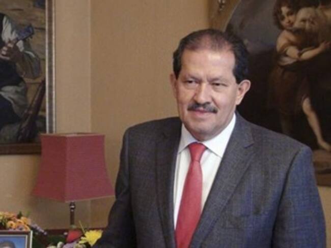 ¿Quién es Angelino Garzón?