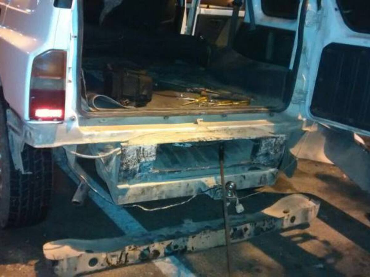 Policía de Cartagena inmovilizó camioneta con caleta de coca