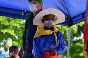 Niños de una comunidad aprendieron a usar tapabocas mediante este proyecto