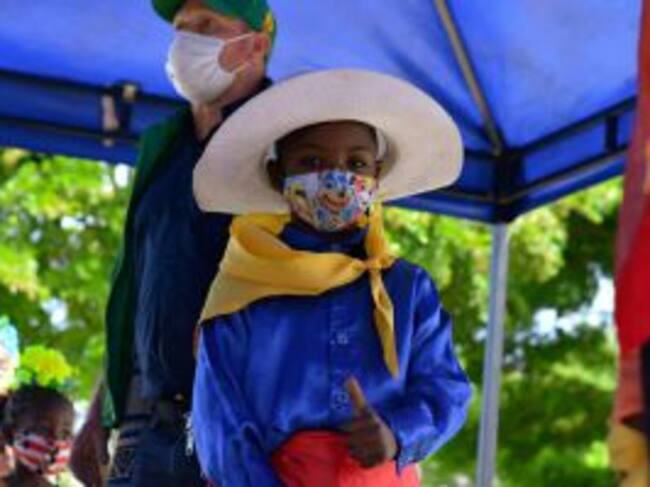 Niños de una comunidad aprendieron a usar tapabocas mediante este proyecto