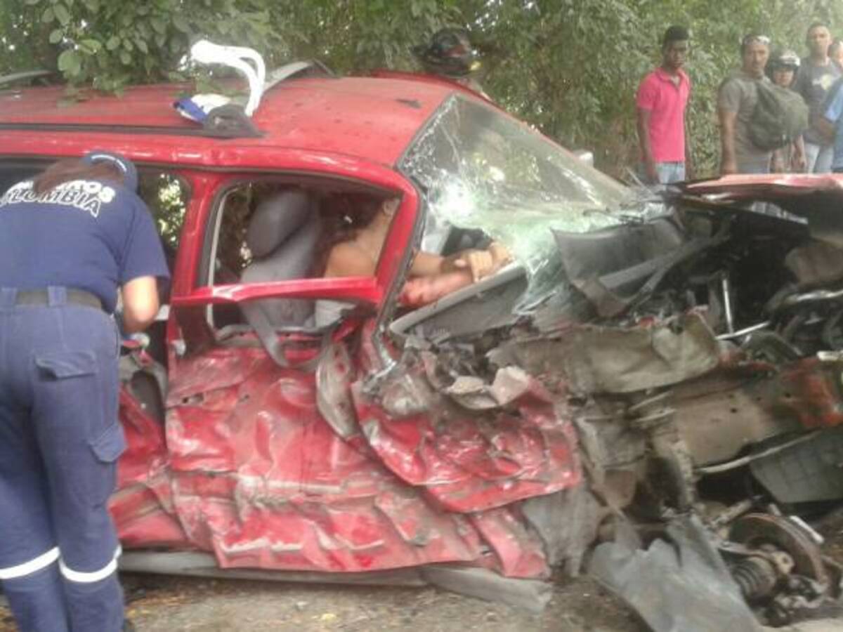 Dos muertos y un herido dejan accidente de tránsito en vías de Yumbo