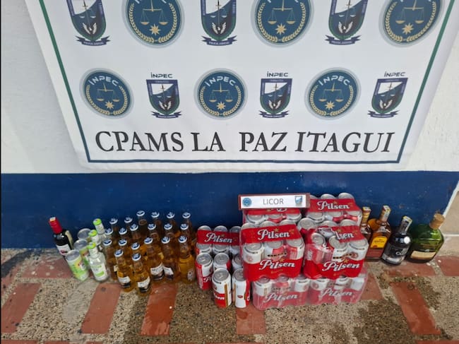 En la cárcel de Itagüí también se realizó la incautación de bebidas embriagantes. Foto: Inpec