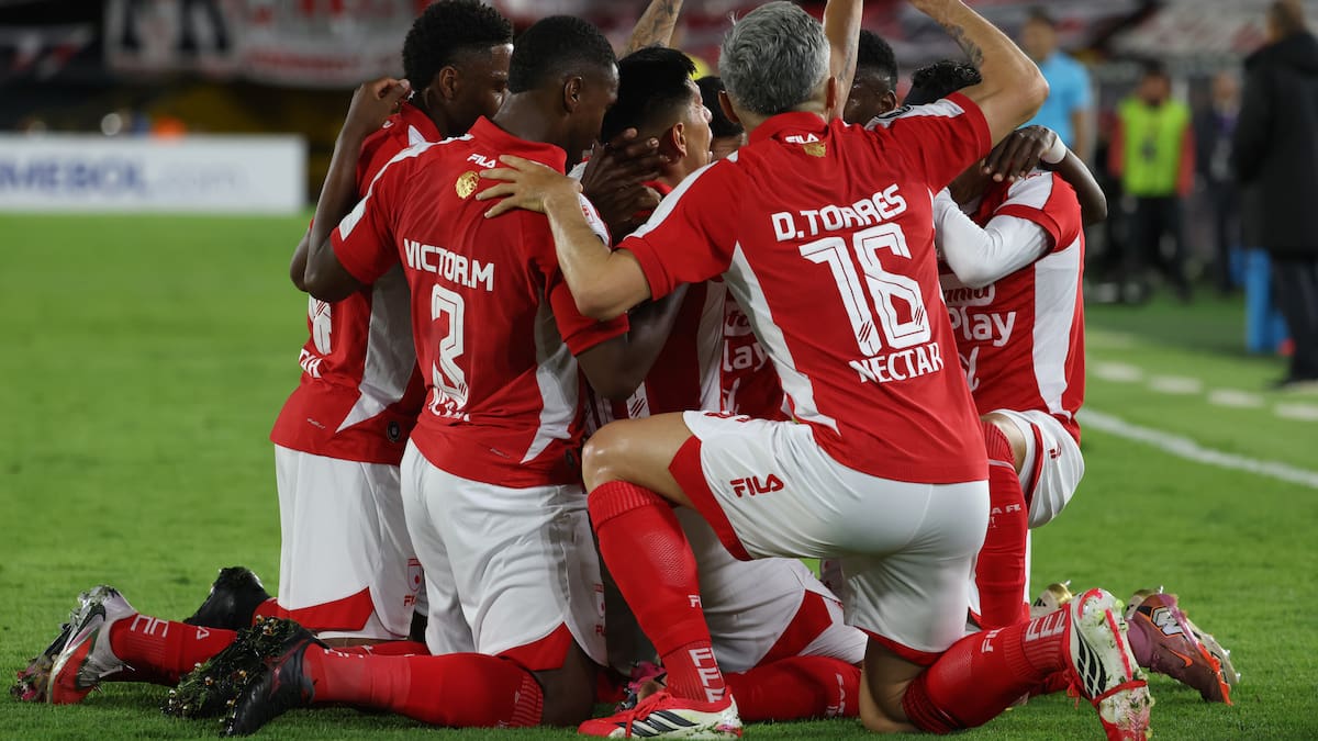 Independiente Santa Fe recibió millonaria sanción por comportamiento de sus hinchas en Libertadores