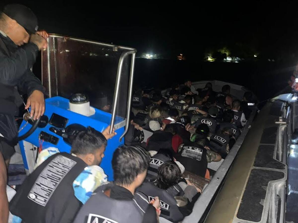 Rescataron una embarcación con 41 migrantes irregulares en el Golfo de Urabá