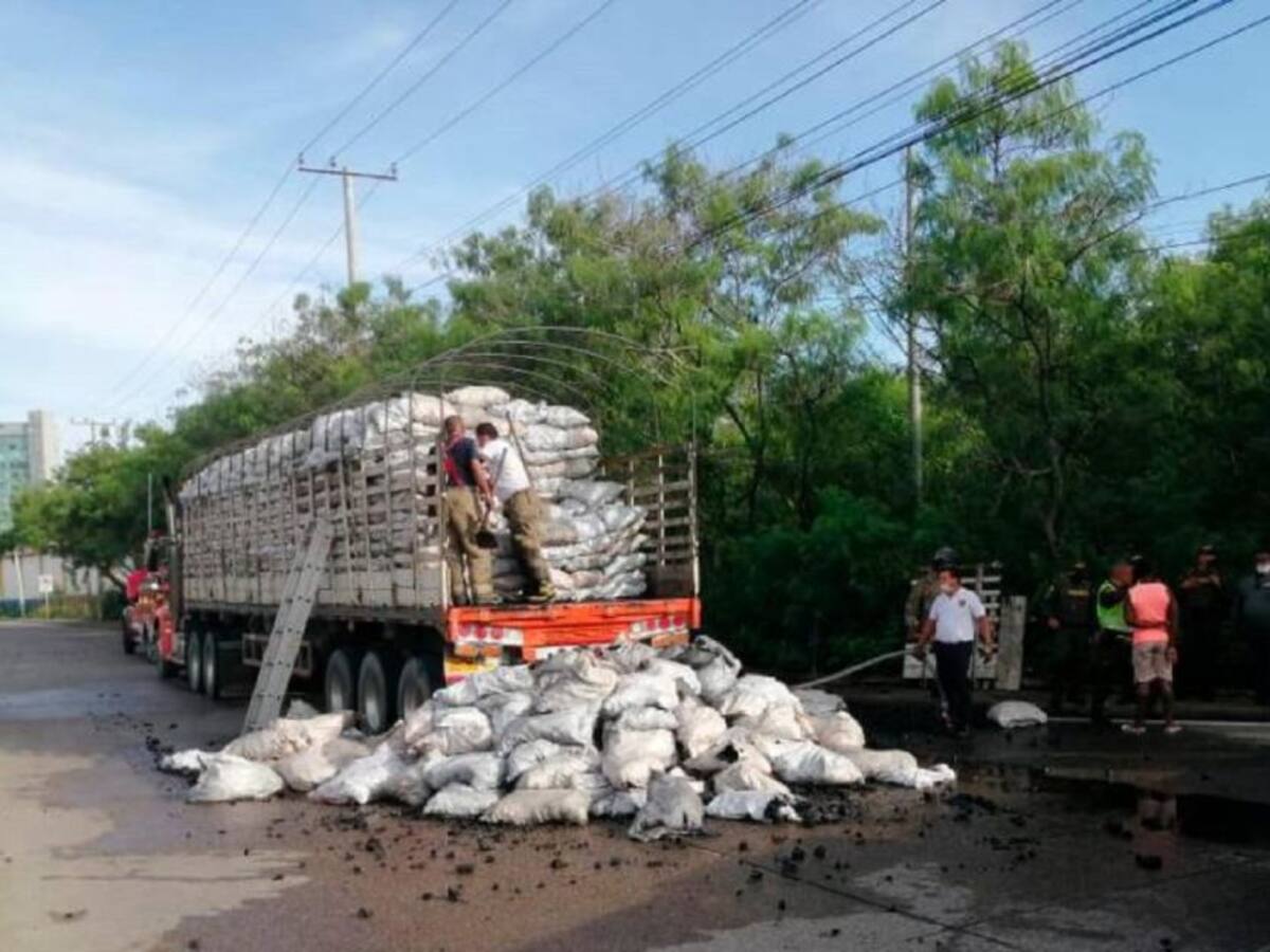 Incendio en una tractomula solo deja daños materiales en Cartagena