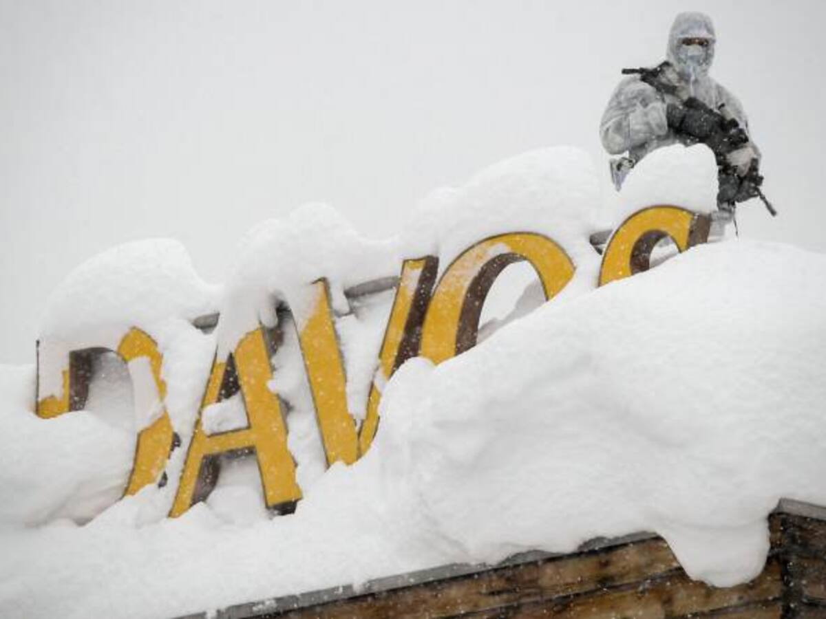 Líderes mundiales analizan la economía en Davos