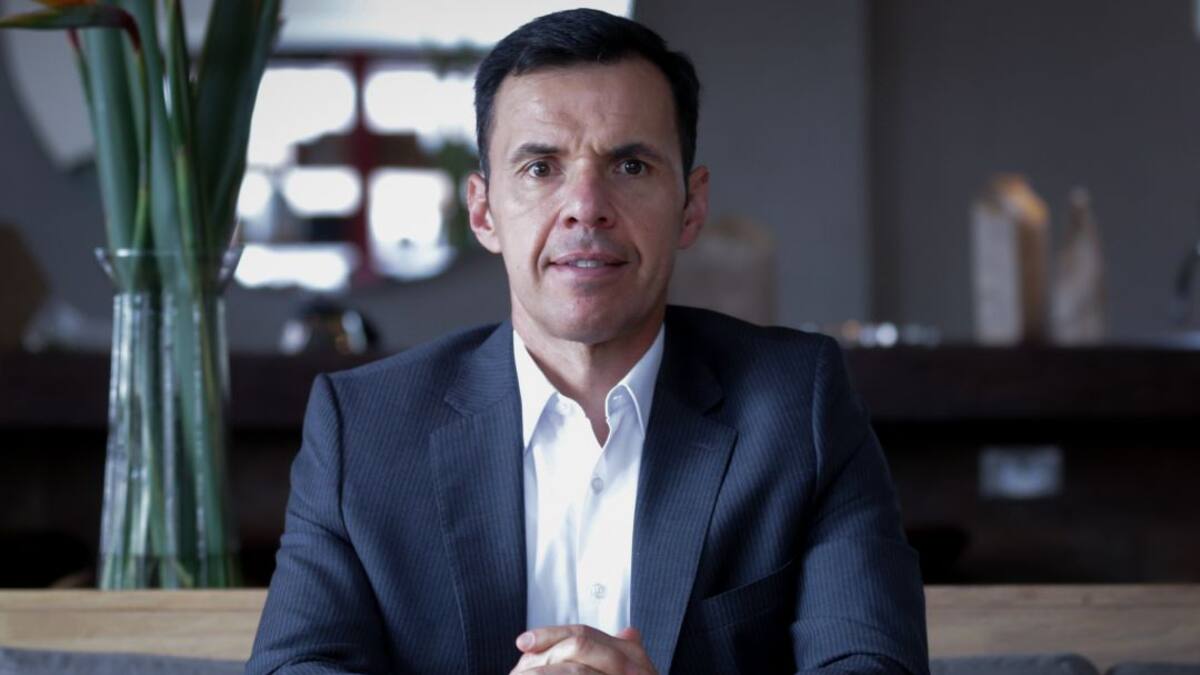 Ex ministros Cristo y Rivera piden a Petro priorizar una reforma política