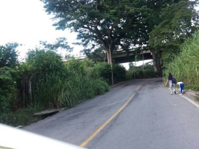 El drama cotidiano de caminar por la carretera antigua a Floridablanca