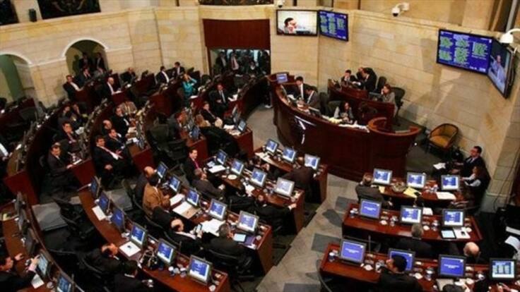 Cámara adjudicó contrato de 14.000 millones para pasajes de congresistas