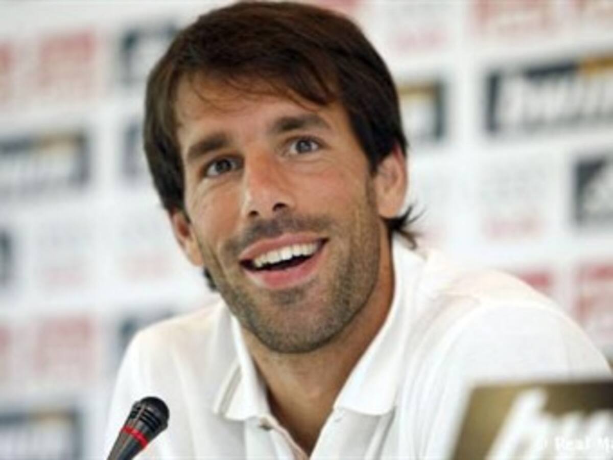 Van Nistelrooy cree que los petrodólares son positivos para el fútbol