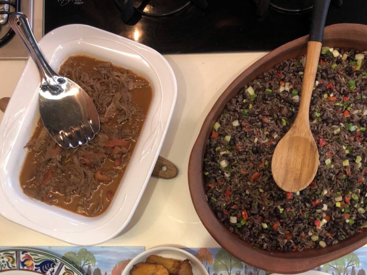 Una receta tradicional y fácil: Moros y Cristianos con Arroz Sonora