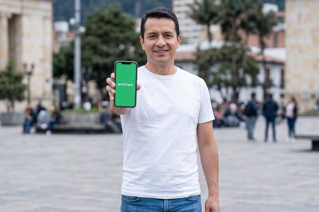 ¿Por qué cada vez más personas eligen pedir Préstamos Online frente a los bancos?