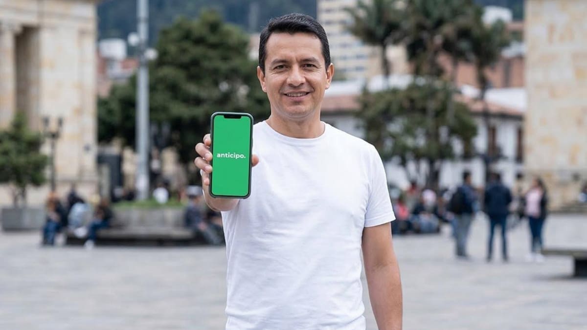 ¿Por qué cada vez más personas eligen pedir Préstamos Online frente a los bancos?