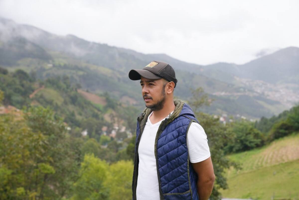Yamid Ávila, un chef de 34 años, creó una iniciativa que mezcla su amor por la cocina, las raíces ancestrales y el cuidado de la naturaleza en la finca de su papá, ubicada en las faldas de Santurbán. Su proyecto, llamado ‘Del Páramo’, es un taller de cocina donde los turistas prueban los platos típicos de la región mientras aprenden de la historia paramuna. 