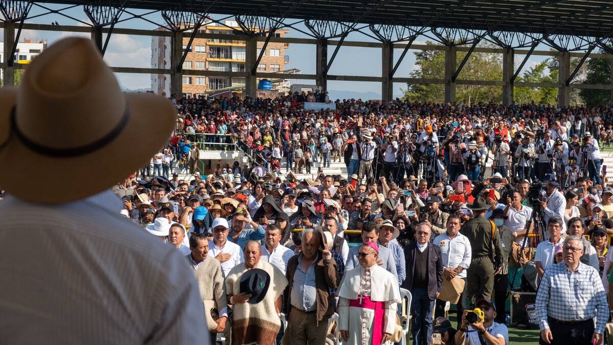 El presidente de la República escucha a los paramunos santandereanos