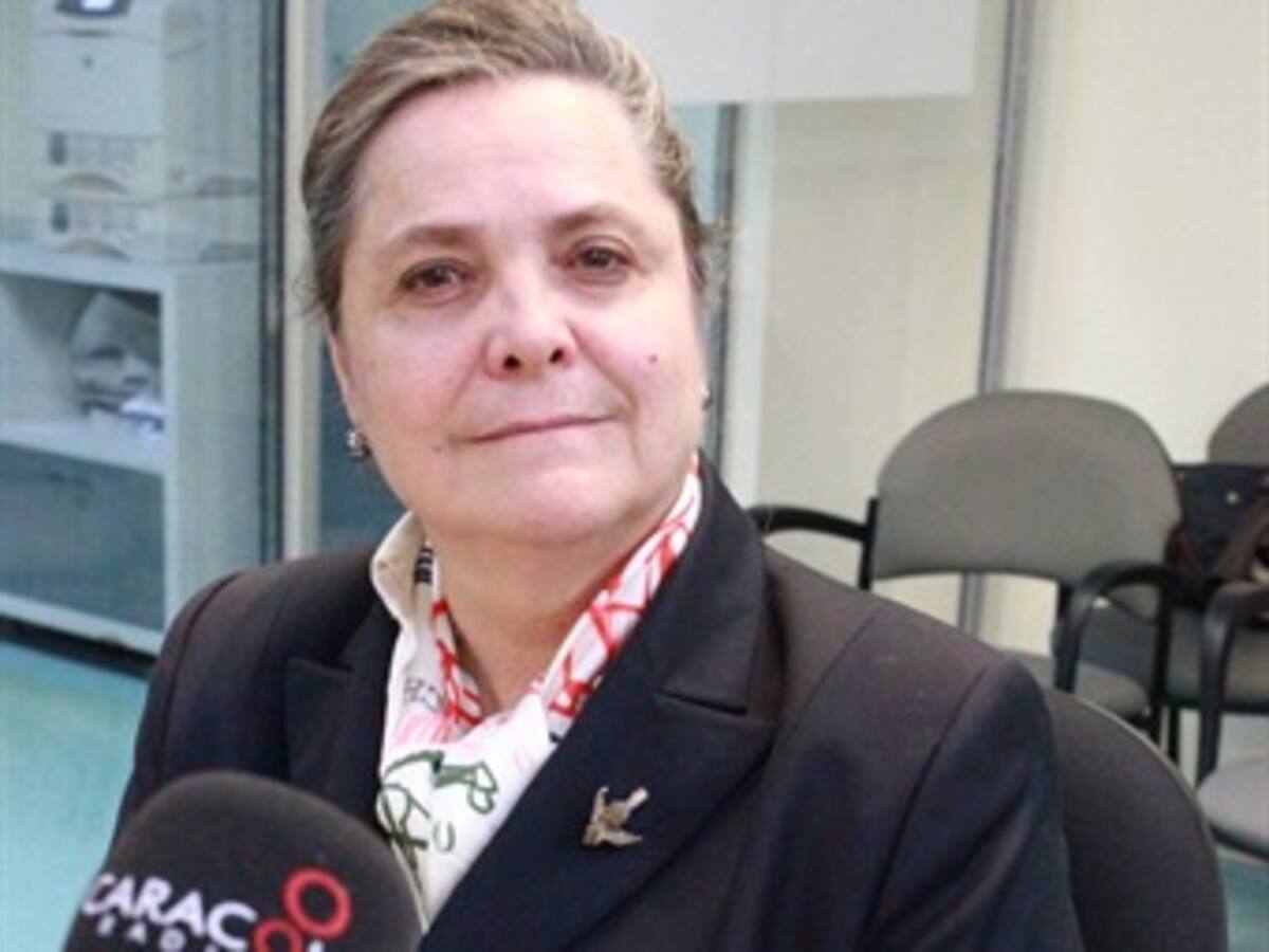 No me imagino al general (r) Naranjo en el rol de la política: Clara López