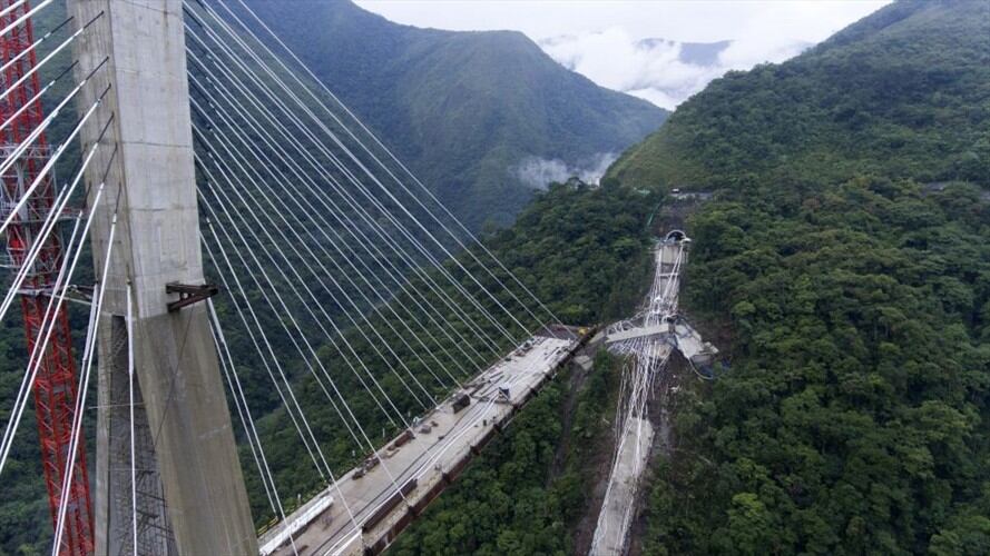 Coviandes iniciará retiro y limpieza de escombros de pila en la estructura que se derrumbó del puente Chirajara. Foto: Getty Images