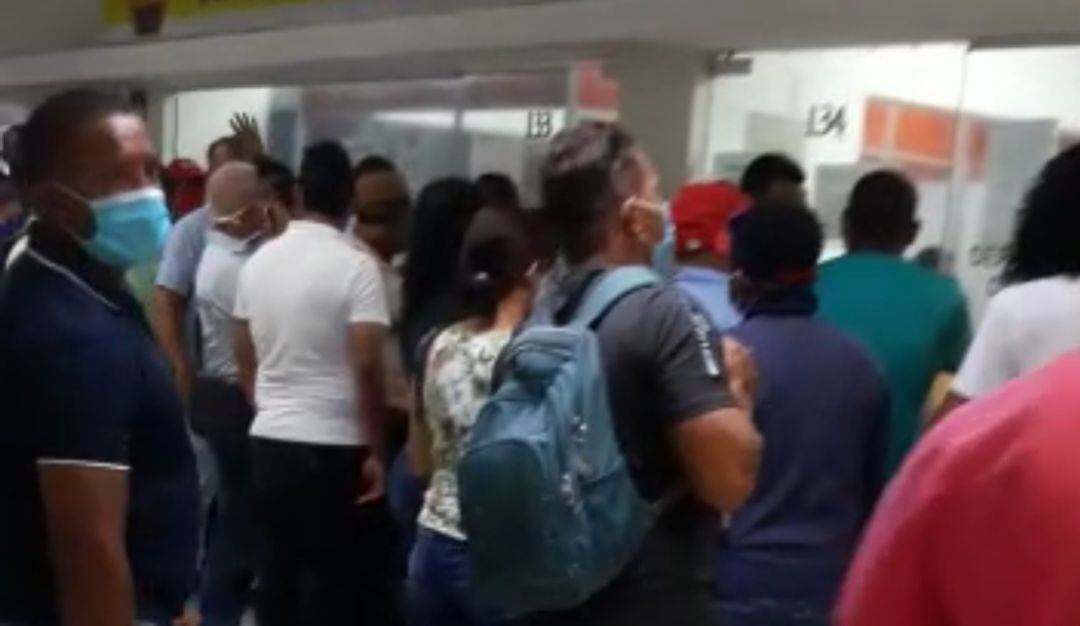 Aglomeraciones en oficinas del DATT