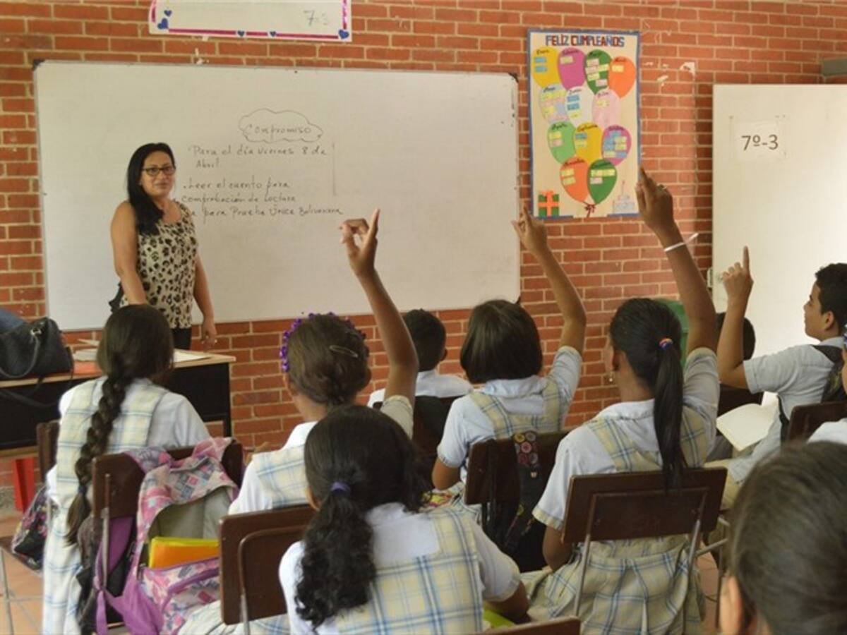 Padre denuncia que por deuda su hija no puede ir al colegio
