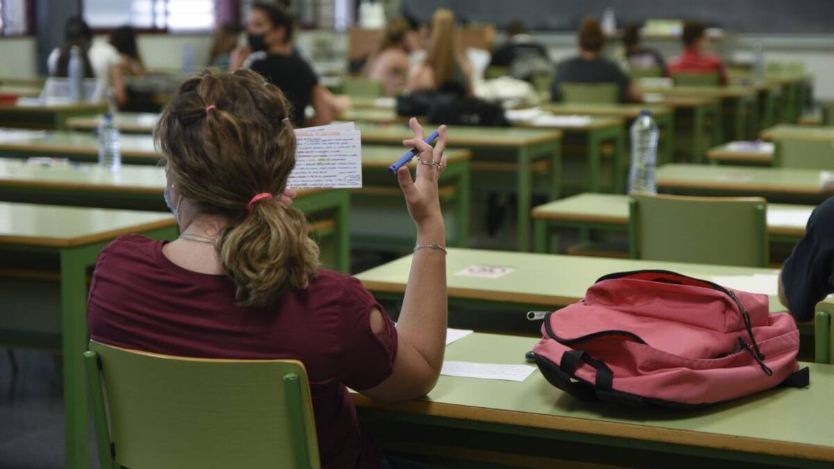 Clases en universidades de Francia empezarán con aforo del 100%