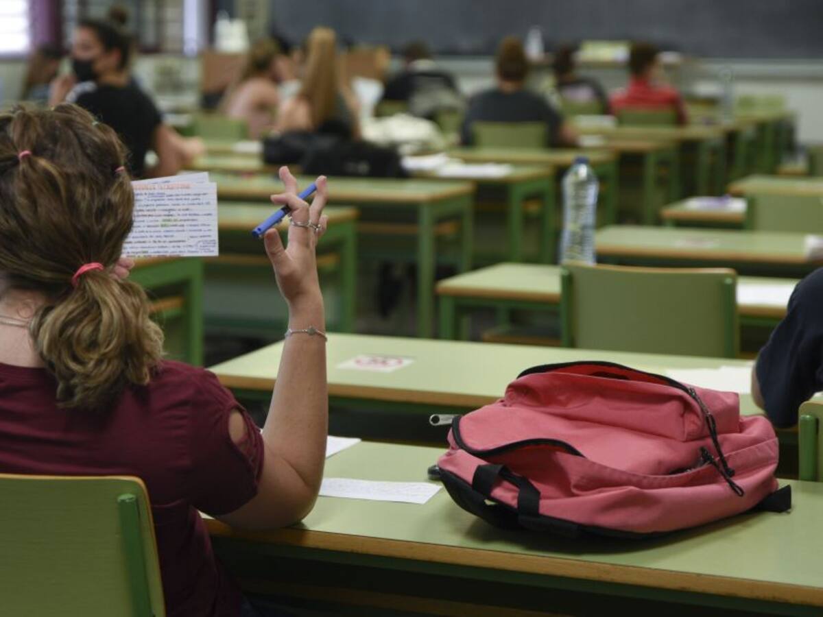 Clases en universidades de Francia empezarán con aforo del 100%