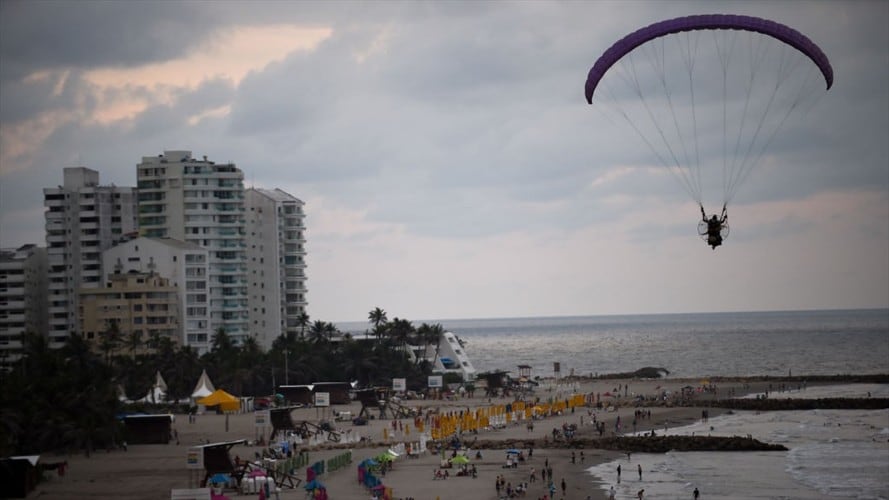 Vendedores en playas de Cartagena pretendían que turistas pagaran $550.000 por 12 bebidas. Foto: Getty Images