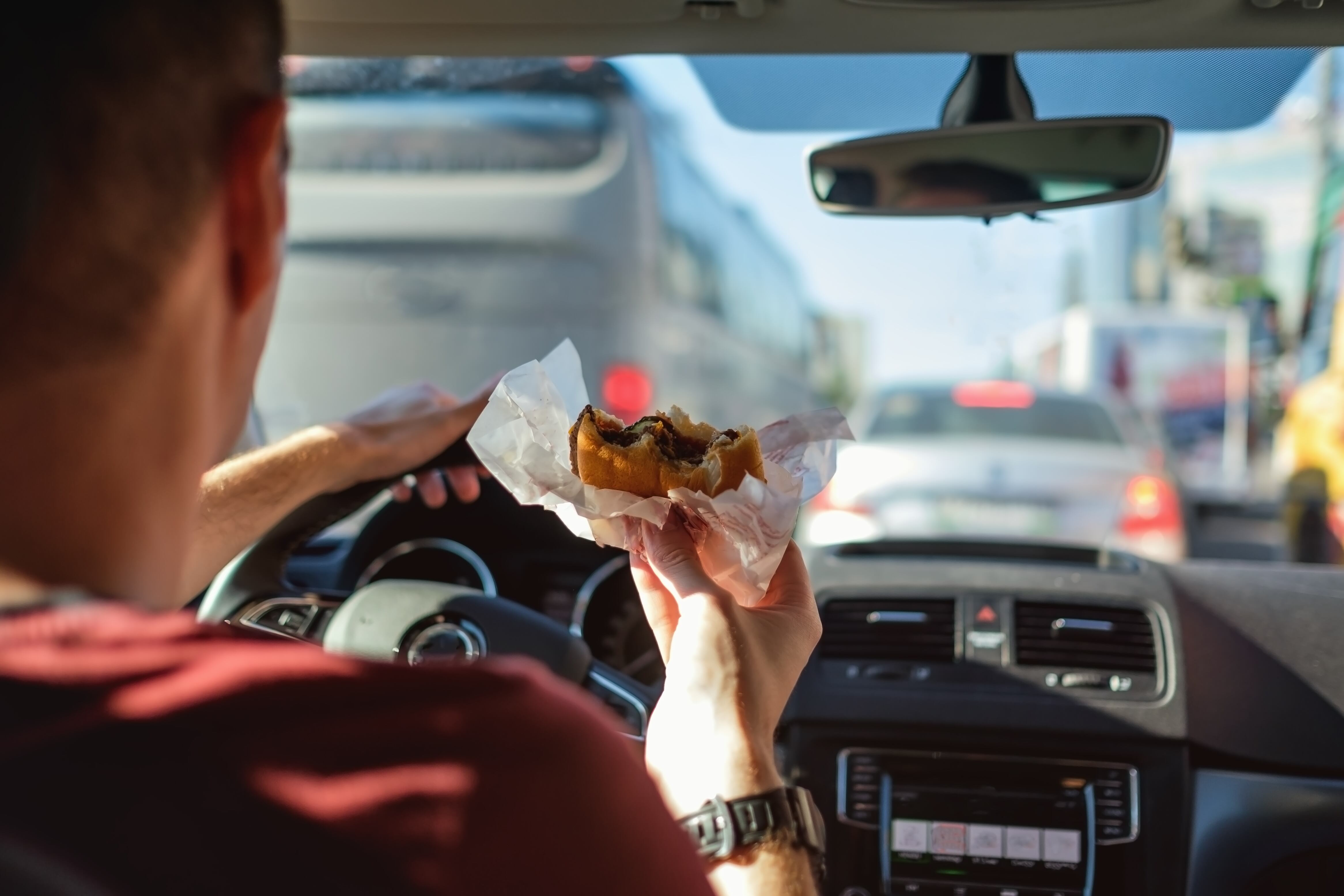 Conductor comiendo (GettyImages)