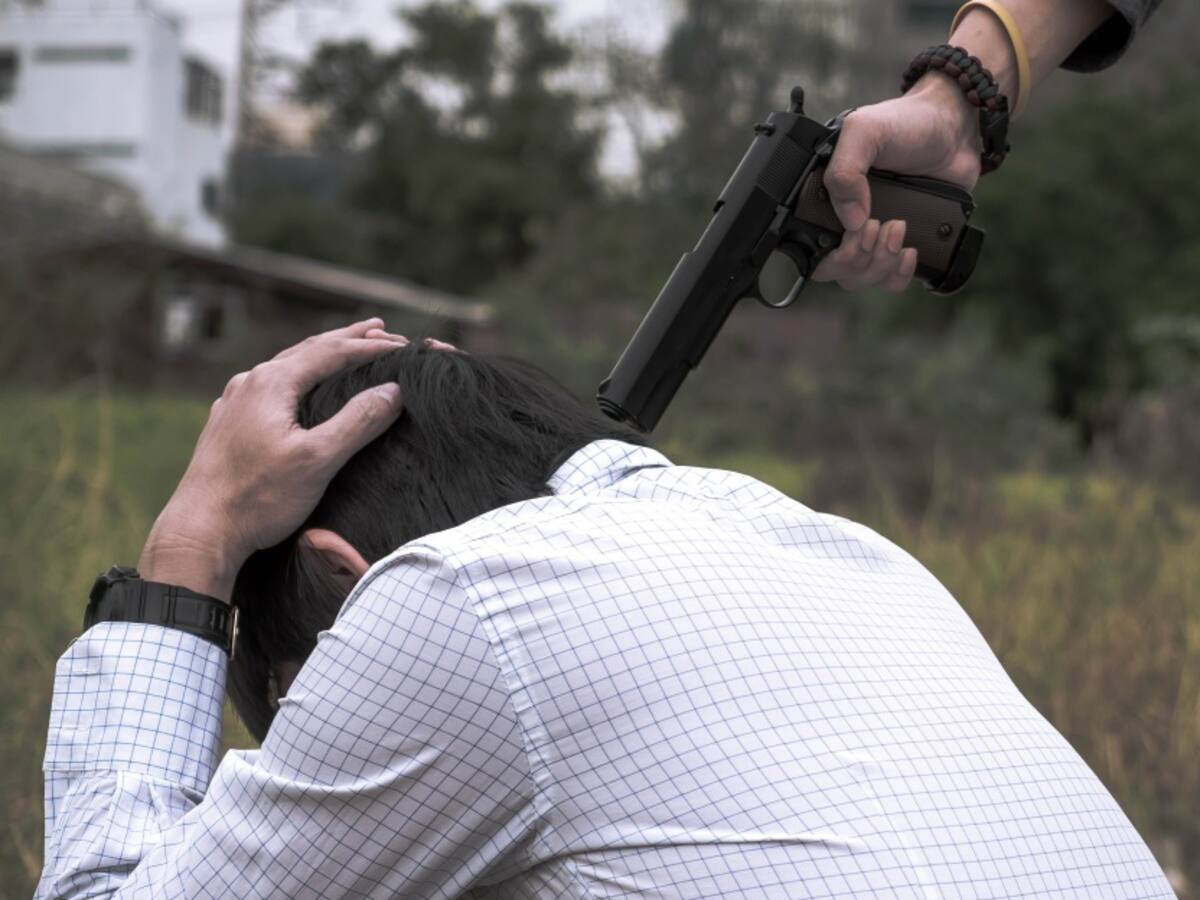 Hombres armados asesinaron dos jóvenes en San Juan delante de la comunidad