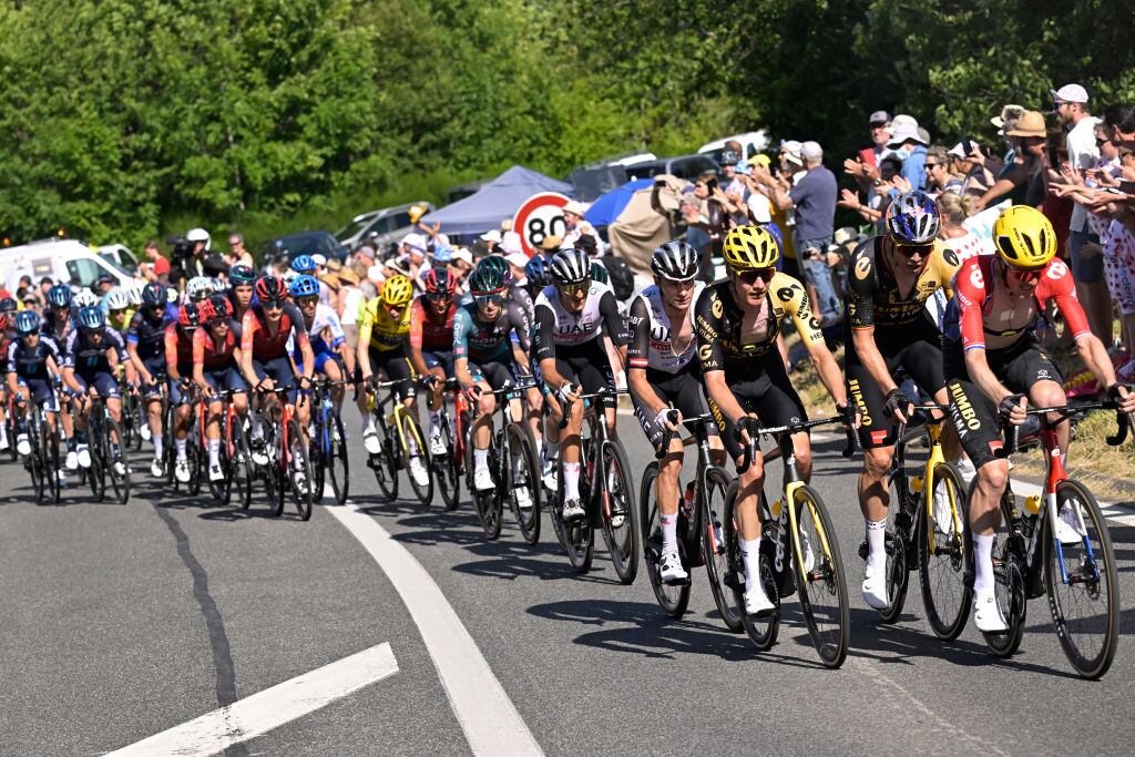 Pelotón del Tour de Francia durante la etapa 9 (Photo by Bernard Papon - Pool/Getty Images)
