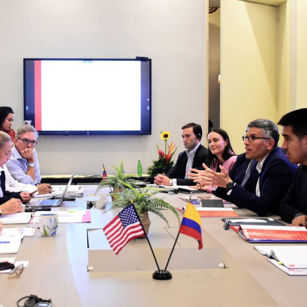 Gobernador Verano busca impulsar consulado de EE. UU. en Barranquilla durante visita de Marco Rubio