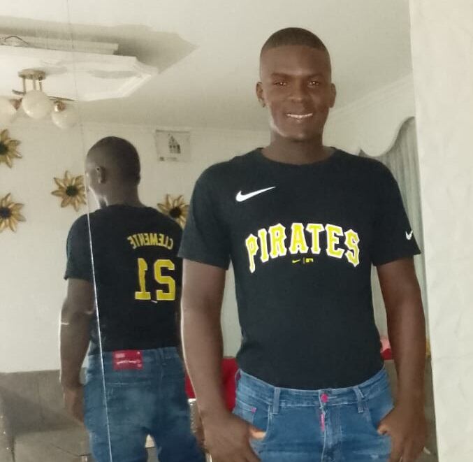 La Policia en Buenaventura le implantó un arma de fuego a Jair Castillo con la intención de inculparlo de un homicidio que los policías habían cometido.